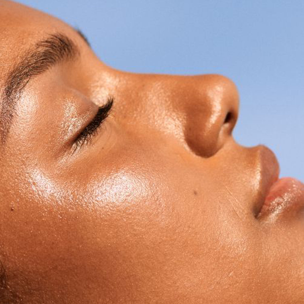 Navigating oily skin & how to deal with it! โ The Theory